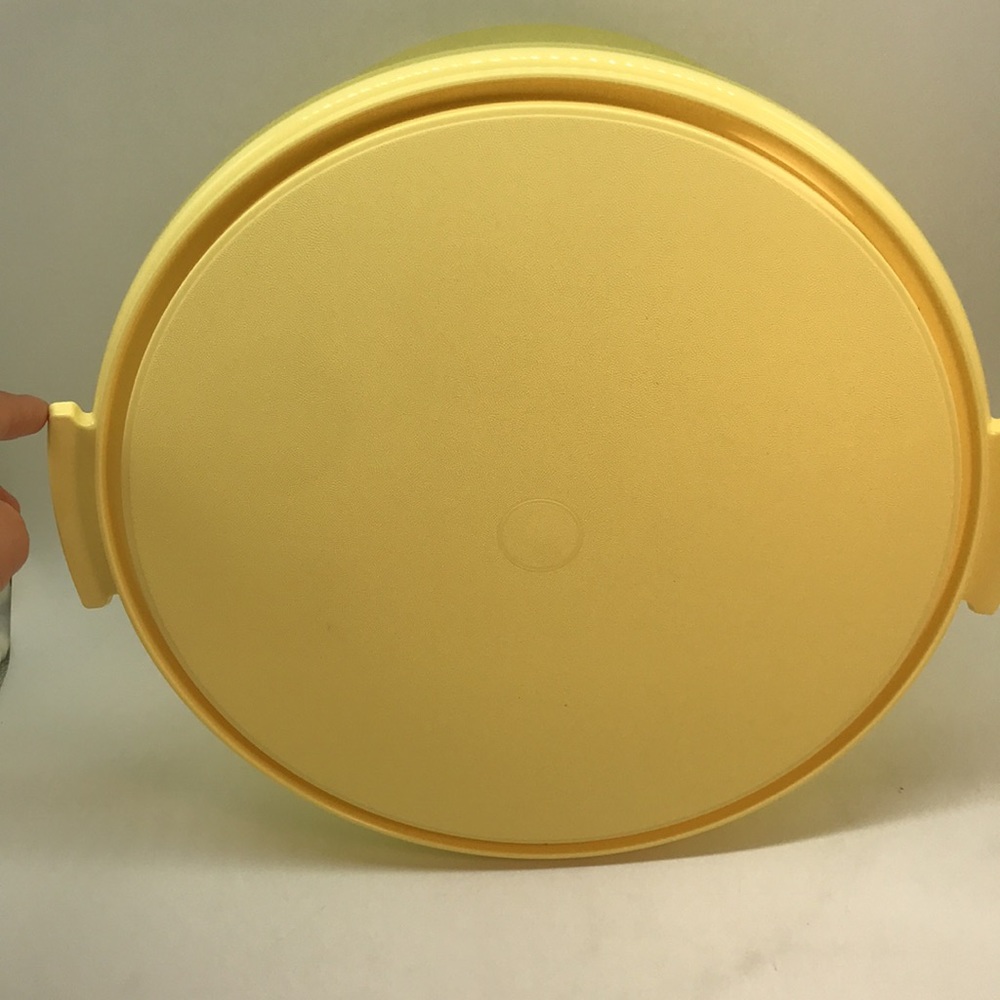 Tupperware Maxi Cake Round Container - Picture 5 of 11